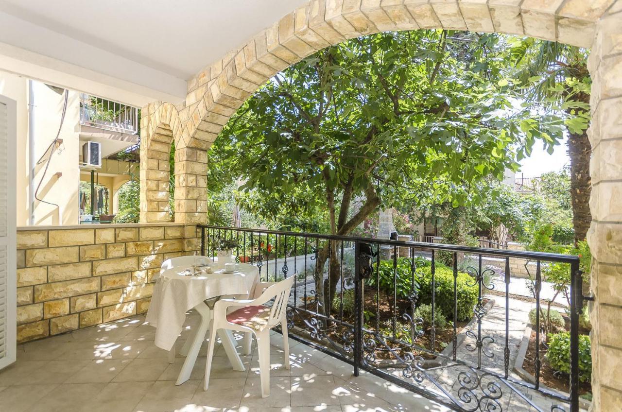 Apartments Karolina Vodice Exterior photo